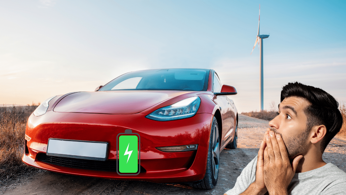 Tesla Model 3 rossa con icona batteria e proprietario sorpreso