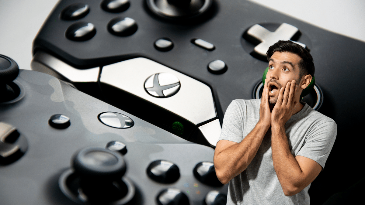 Gamer sorpreso davanti a controller Xbox Series X