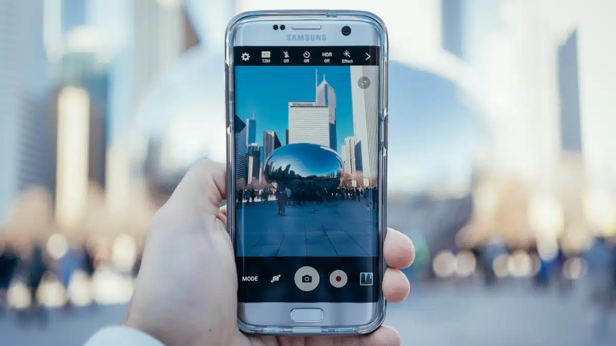 GOOGLE paga SAMSUNG per installare di default GEMINI